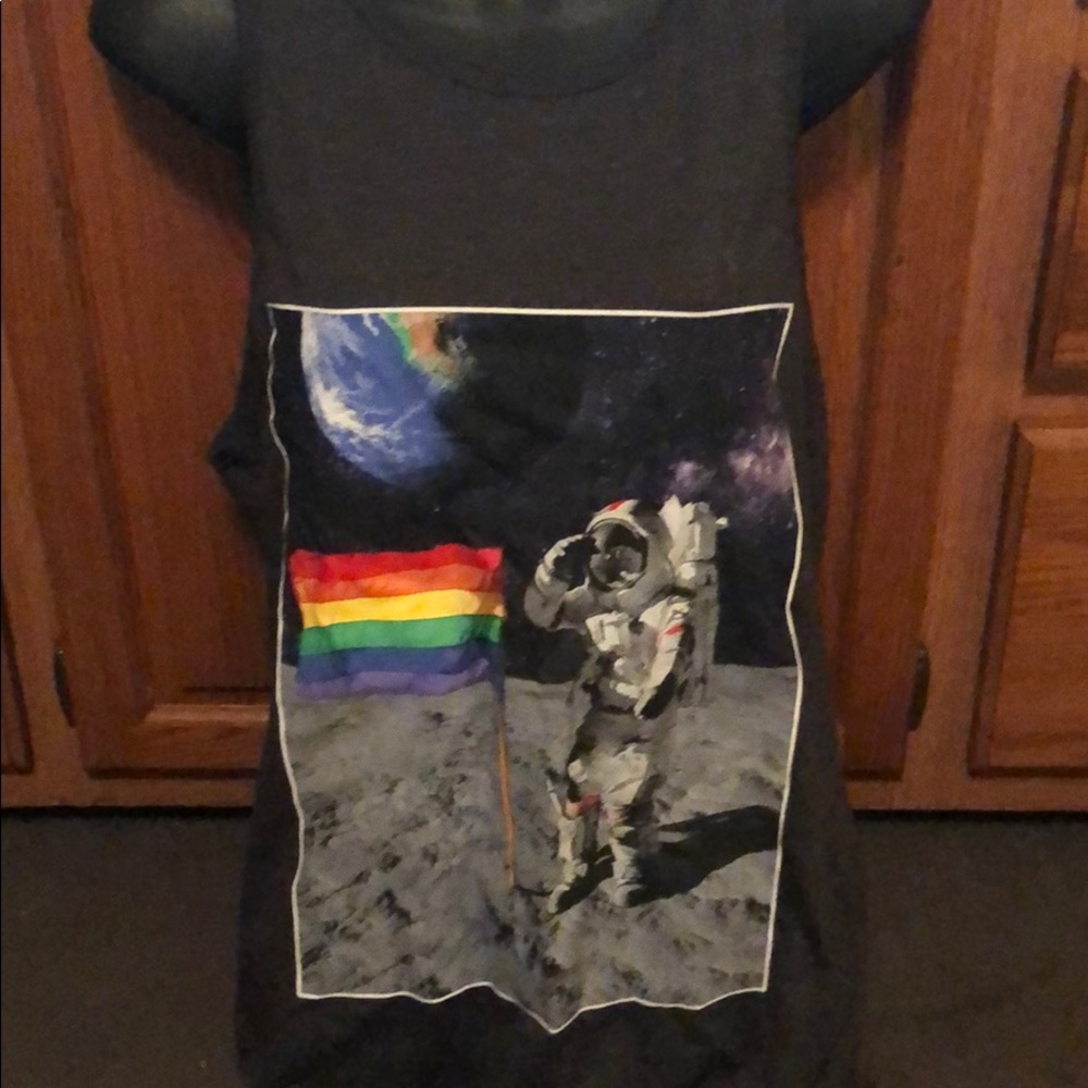 Dark gray sleeveless top